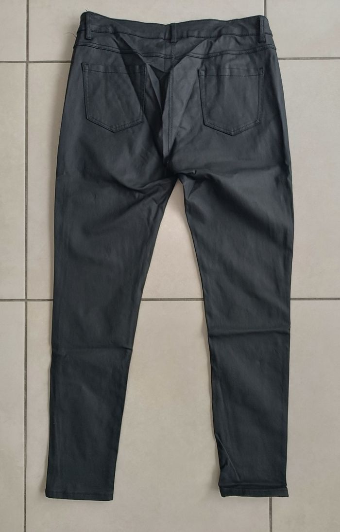 Pantalon noir - photo numéro 3