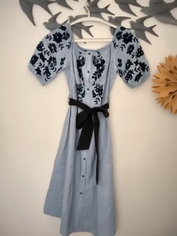 Robe Zara évasé manches bouffantes 36