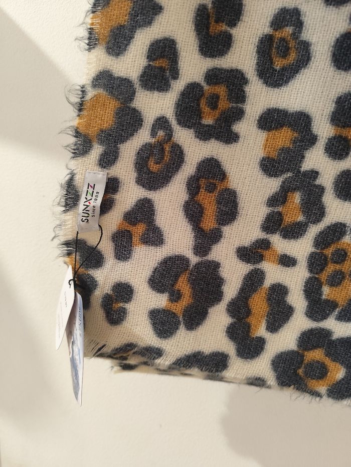 Écharpe chaude avec laine neuve - photo numéro 5