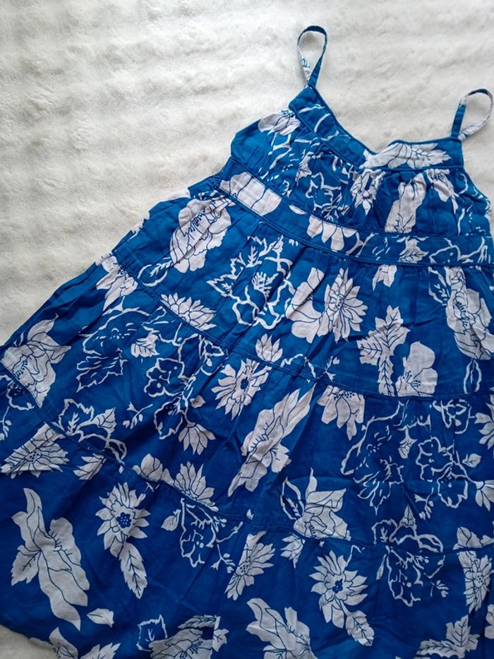 Robe été 4/5ans Primark 💙🤍 - photo numéro 2