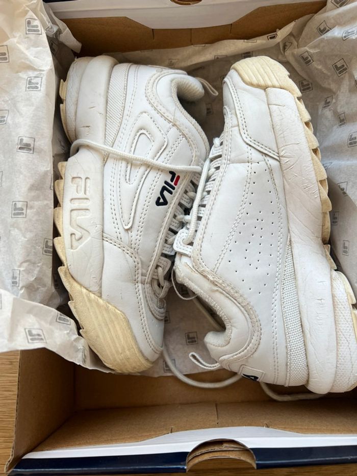 Chaussures FILA blanche Mixte Enfant Disruptor Kids Sneaker bon état 36 - photo numéro 2