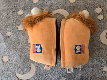 Pantoufles peluche lion Olympique Lyonnais neuves – Taille 35
