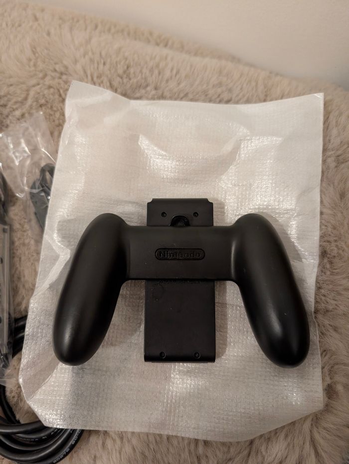 Pack Nintendo Switch + accessoires (verre trempé, boîtier jeux)  Excellent état - photo numéro 9