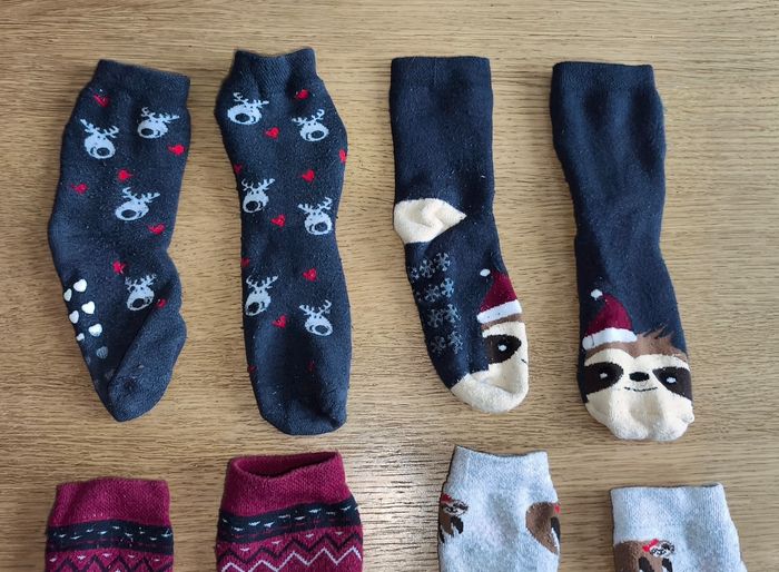 🦎 Lot 4 paires de chaussettes de Noël
antidérapantes - P27/30🦎 - photo numéro 2