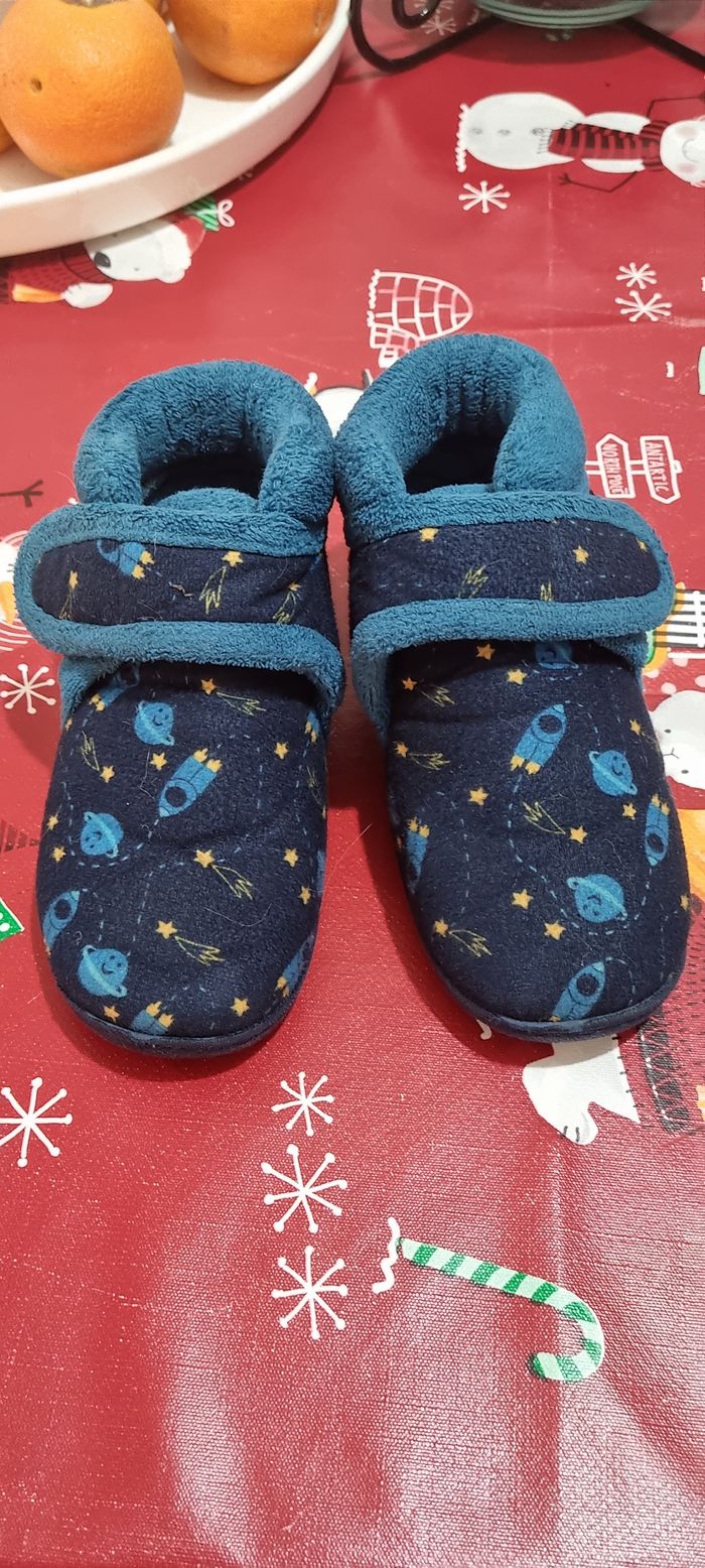 Chaussons isotoner, taille 25