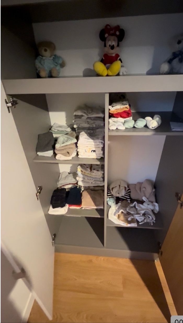 Armoire et table à langer