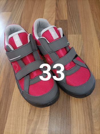 Chaussures de randonnée gris rose neuves 33 Quechua 