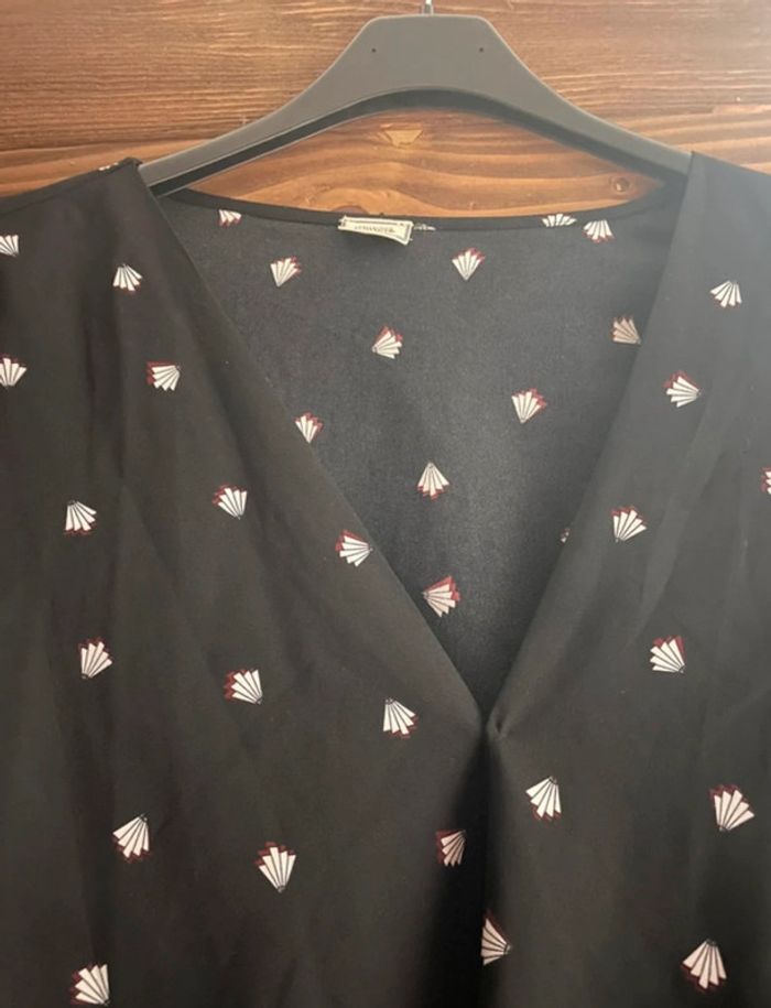 Blouse noire a motif blanc et rouge - photo numéro 3