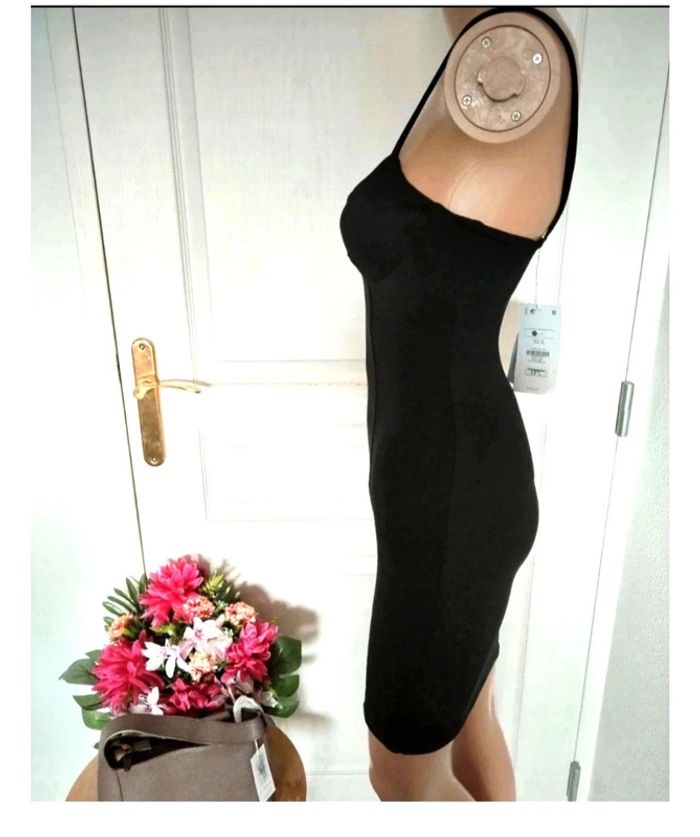 Robe noire moulante bershka taille xs neuve - photo numéro 4