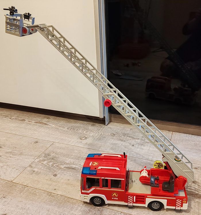 camion grande échelle pompier Playmobil - photo numéro 6