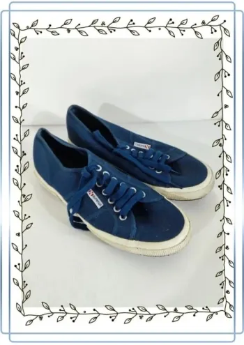 Chaussures Superga bleu, taille 42, bon état mais quelques traces