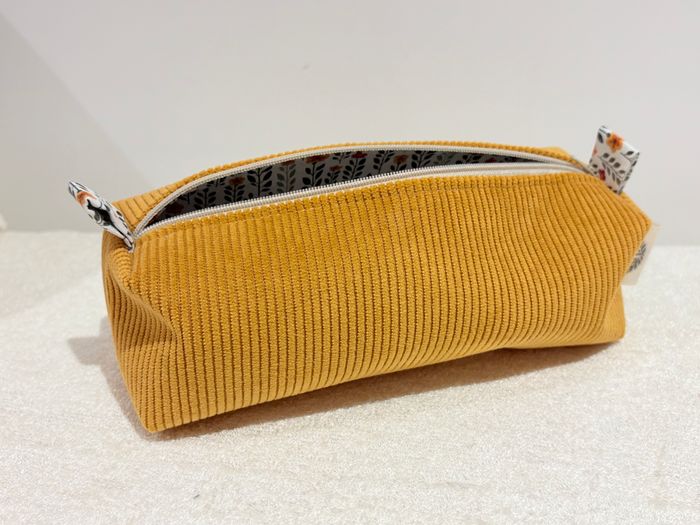 Tousse couleur Moutarde doublure fleurie bureau ou école - photo numéro 4