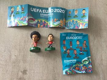 Lot 2 figurines foot