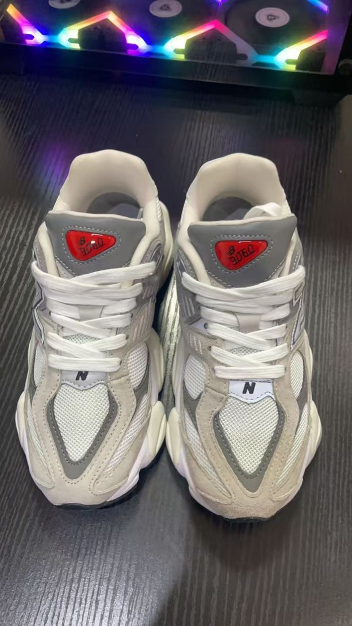 New Balance 9060 gris 39.5 - photo numéro 2