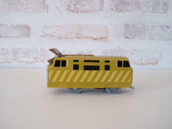 Train - Locomotive - Thomas et ses amis - Diesel 10 (J29) - photo numéro 2