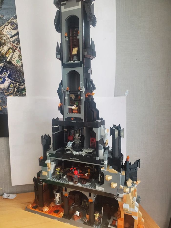 Vends lego Seigneur des anneaux Barad-Dur. - photo numéro 5