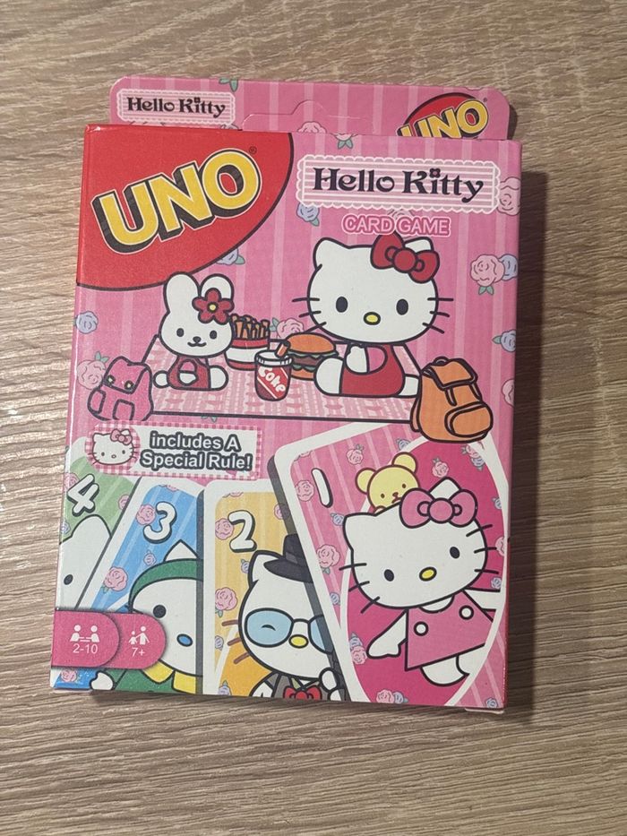 UNO hello kitty