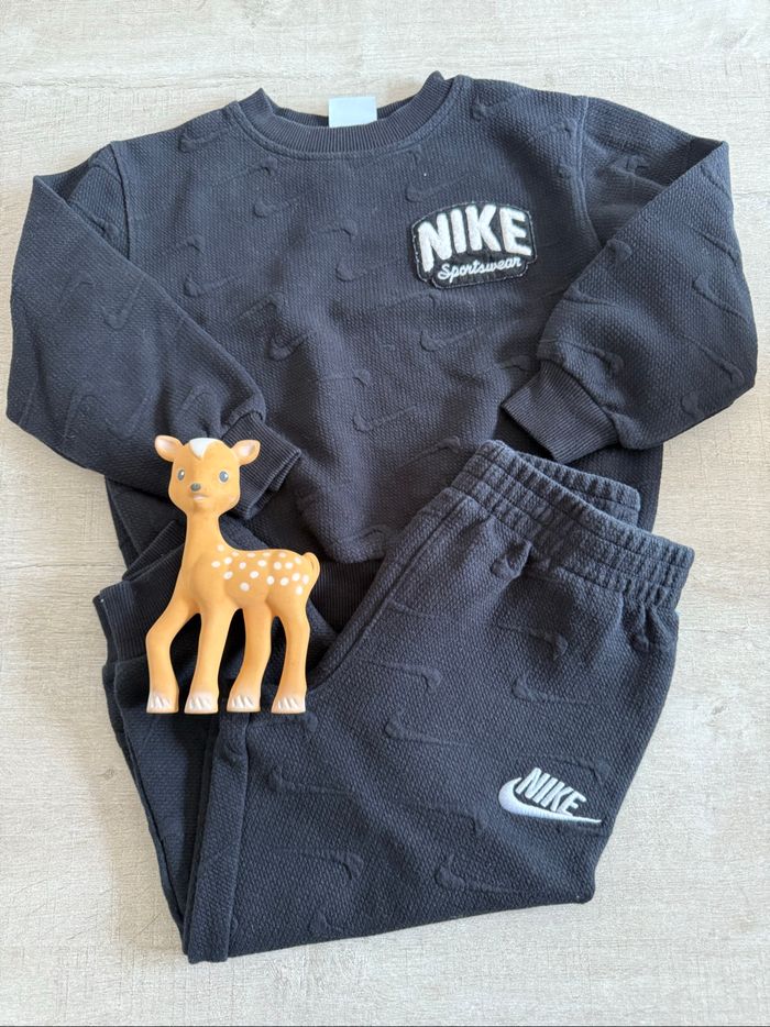 Ensemble Nike