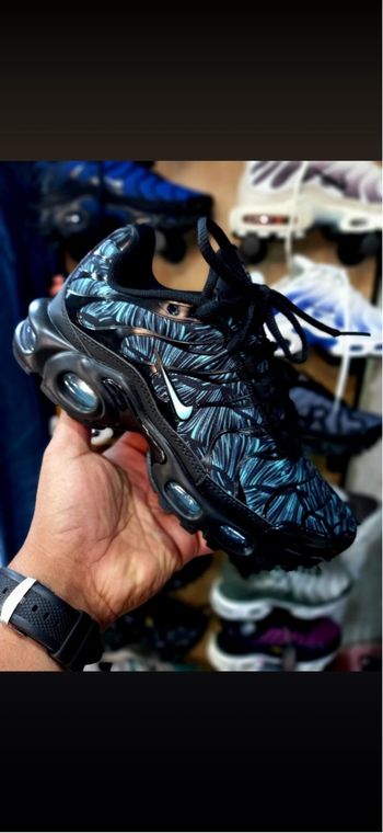Nike tn noir rayure verte claire 33
