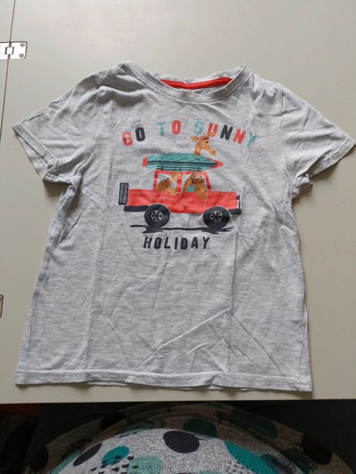 T-shirt Kiabi taille 8 ans