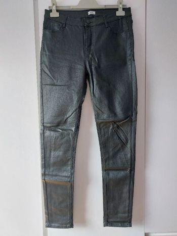 Pantalon effet laqué irisé skinny