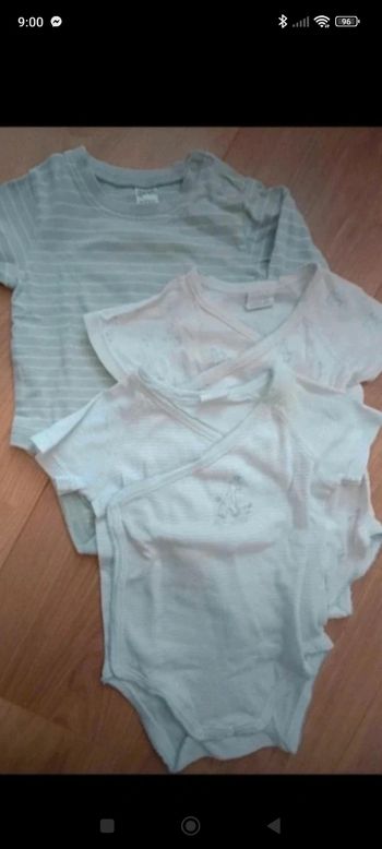 Lot 3 bodys 6 mois 
