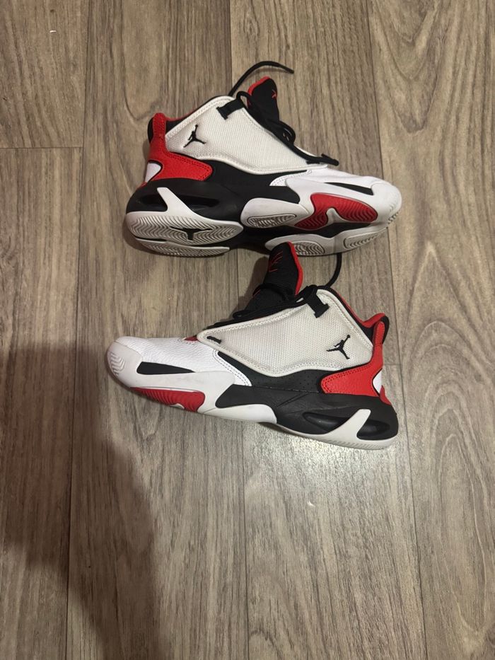 Nike Jordan Aura 4