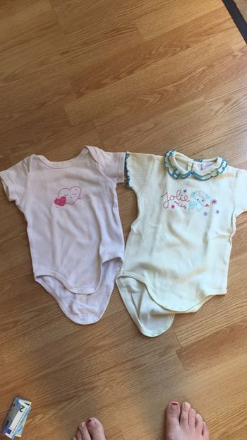 Lot 2 bodies manches courtes