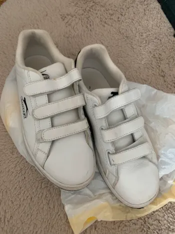 Baskets blanches à scratch slazenger t38