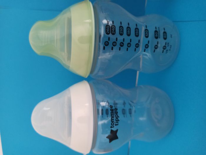 4 Biberons tomme tipee 260 ml avec tétines rondes débit lent - photo numéro 2