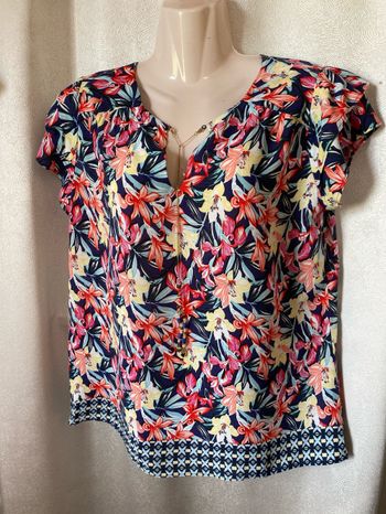 Tunique fleurie avec chaîne perles 40