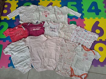 Lot de 14 bodies (3 ML + 11 MC) 9m