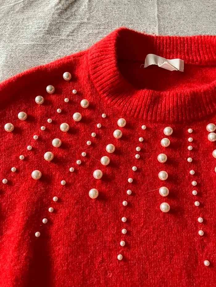 Pull rouge H&M avec perles – Taille S - photo numéro 4