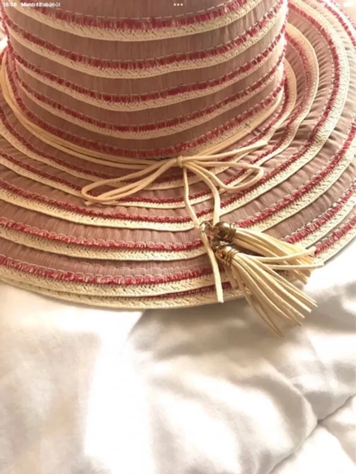 Chapeau à pompons rose taille unique neuf jamais porté - photo numéro 2