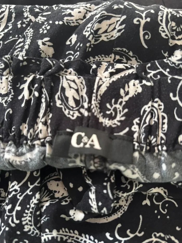 Joli short noir imprimé c&a taille 42 - photo numéro 3