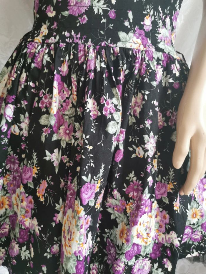 Robe. Noir Rose Taille 34. Ged London - photo numéro 4