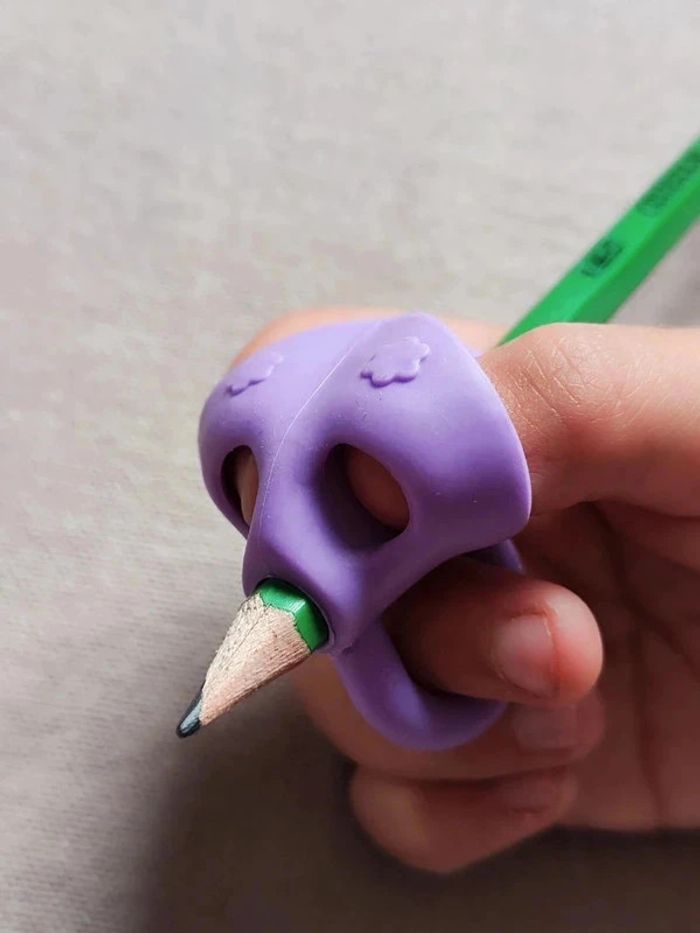 Correcteur de posture d'écriture en silicone souple - photo numéro 3