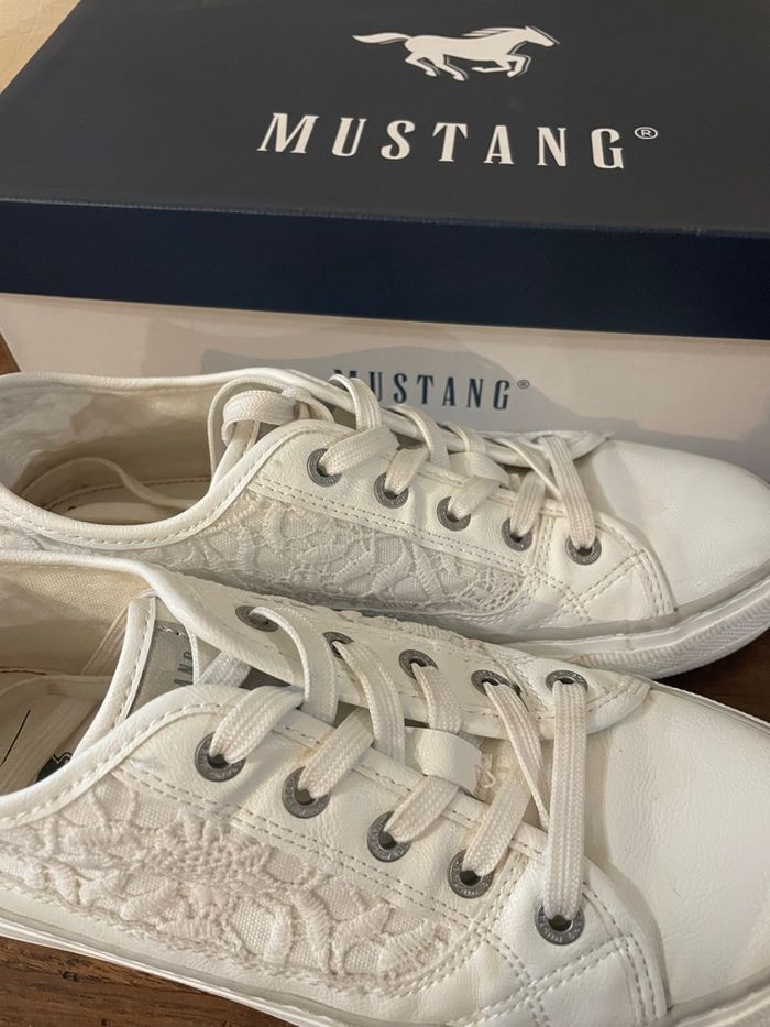 Chaussures blanches en dentelle Mustang T.38 - photo numéro 3