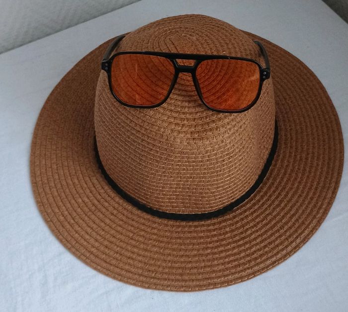 Lunettes et chapeau soleil été