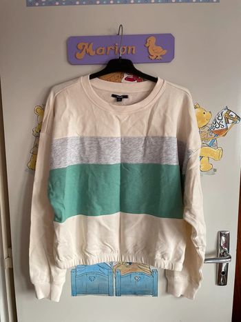 Pull blanc/crème, gris et vert, taille Xs, marque Kiabi.