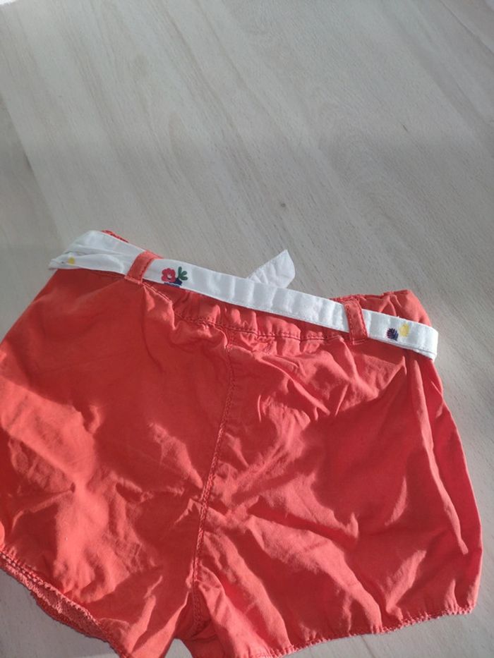 Joli short fille rouge orangé avec ceinture 18 mois - photo numéro 3
