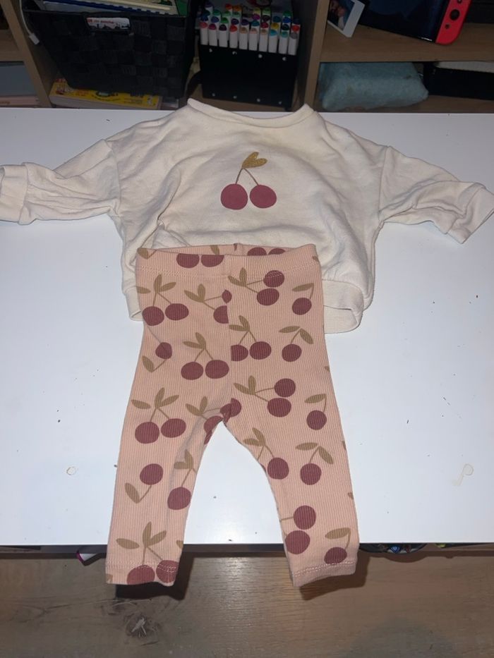 Ensemble bébé 3 mois avec cerise