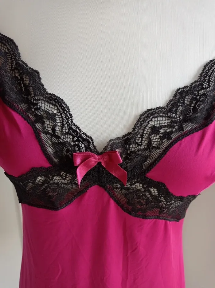 Magnifique nuisette sexy rose fushia avec dentelle noire T.L H&M - photo numéro 2