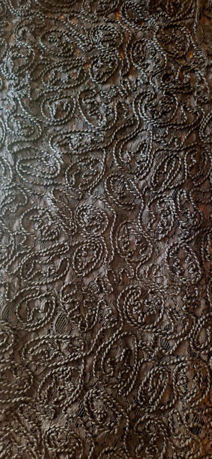 Robe noir, dentelle et broderie - photo numéro 2