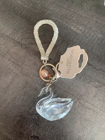 2 Portes clefs cygnes doré et argenté.