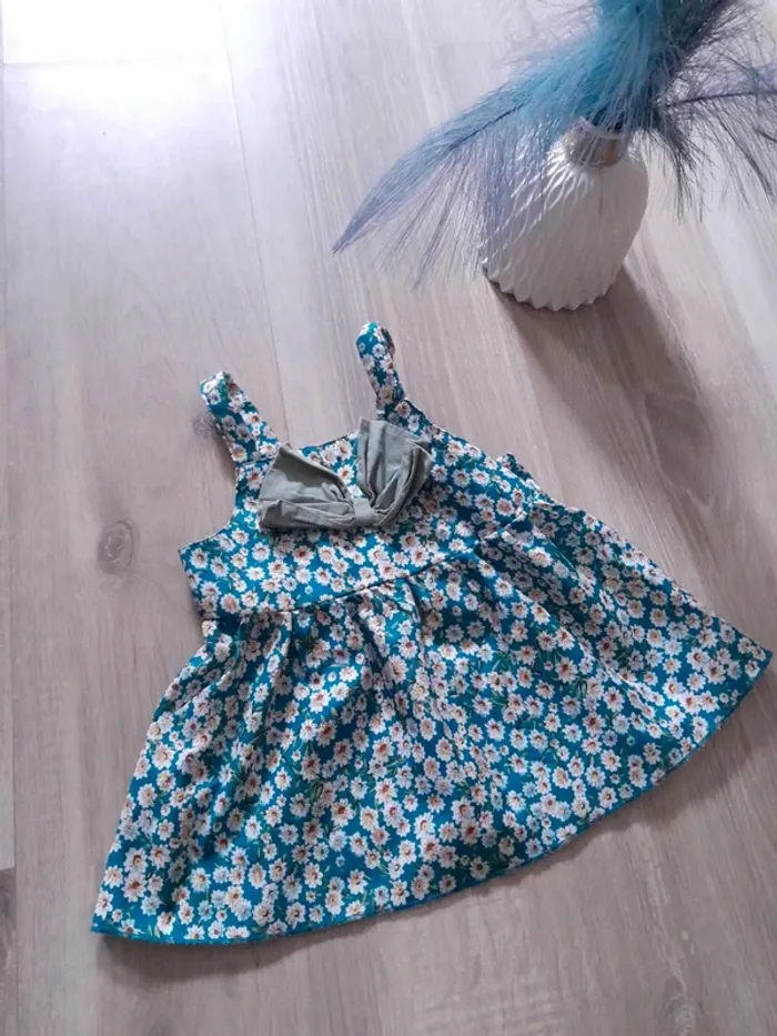 Tee-shirt fleuri 2 ans - photo numéro 3