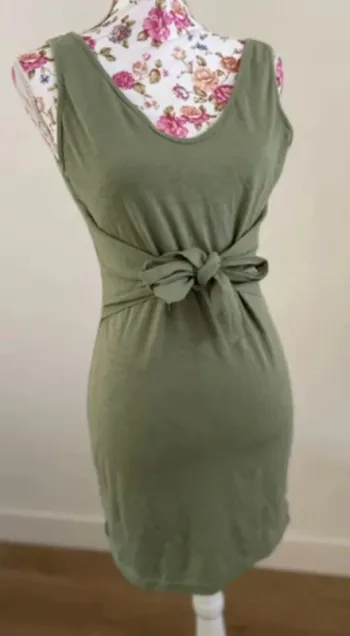 Robe kaki nouage ventre