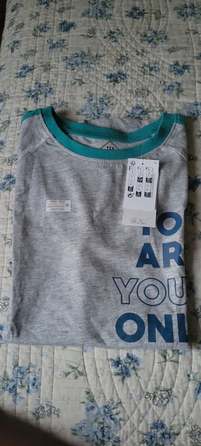 T-shirt neuf - photo numéro 3