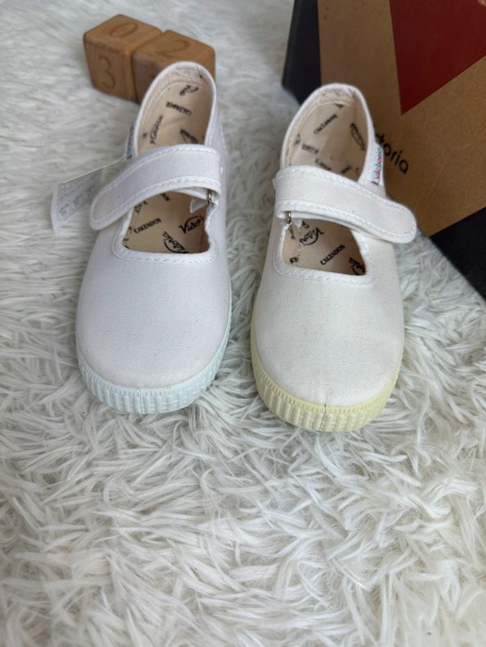Paire de basket en toile blanche Victoria taille 31 - photo numéro 3