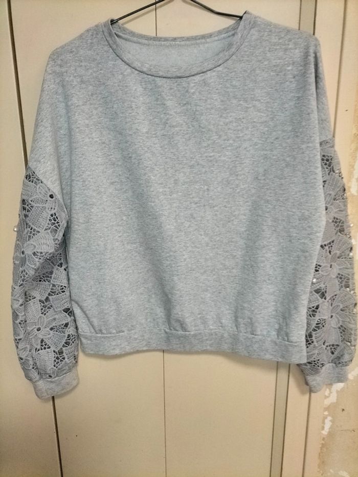 Pull gris manches dentelle avec perle 36
